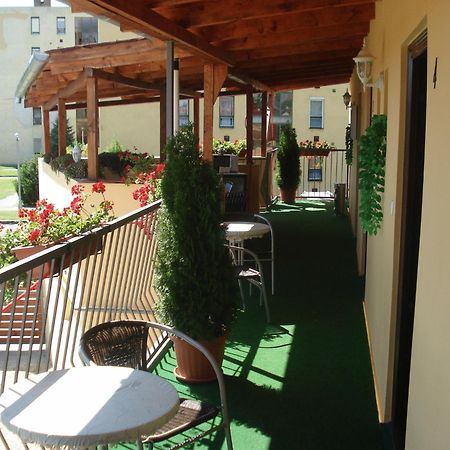 Zsófia Panzió Pápa Hotel Kültér fotó