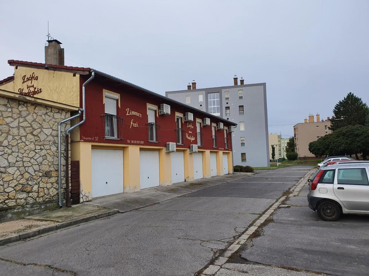 Zsófia Panzió Pápa Hotel Kültér fotó