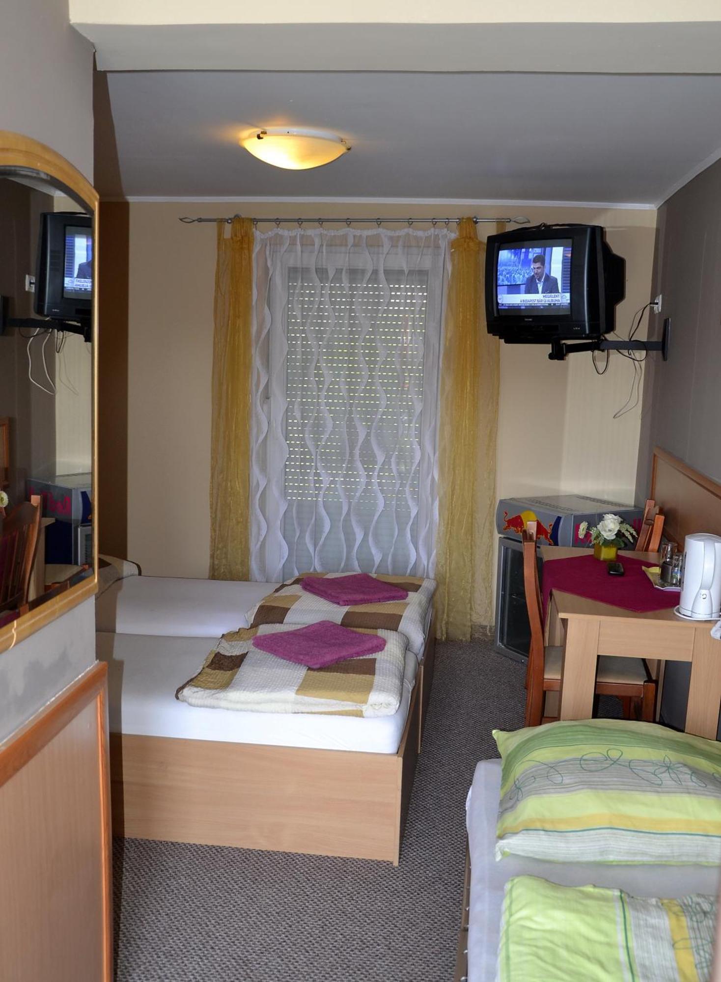 Zsófia Panzió Pápa Hotel Szoba fotó