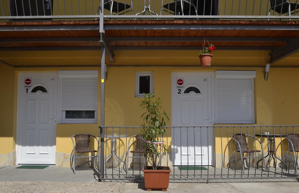 Zsófia Panzió Pápa Hotel Kültér fotó