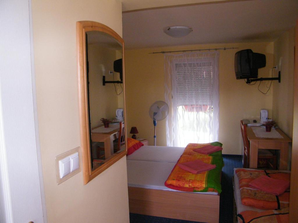 Zsófia Panzió Pápa Hotel Szoba fotó